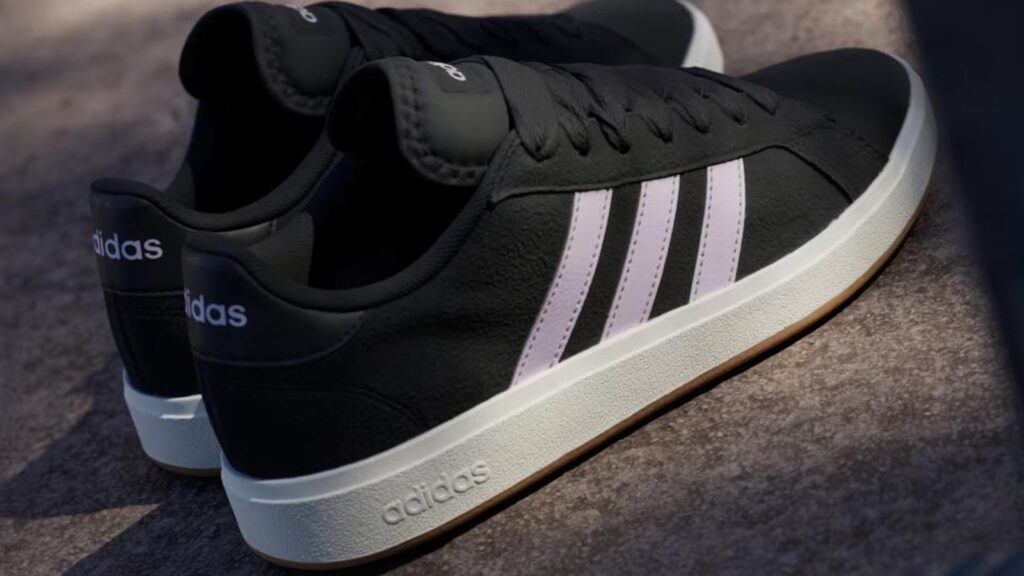 Tênis Adidas e mais calçados da marca com até 60% de desconto no site oficial; aproveite