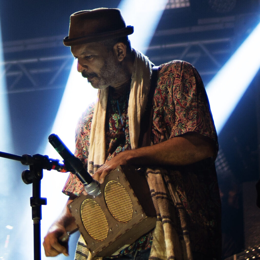 Cacau Arcoverde fez show de lançamento do 1º disco