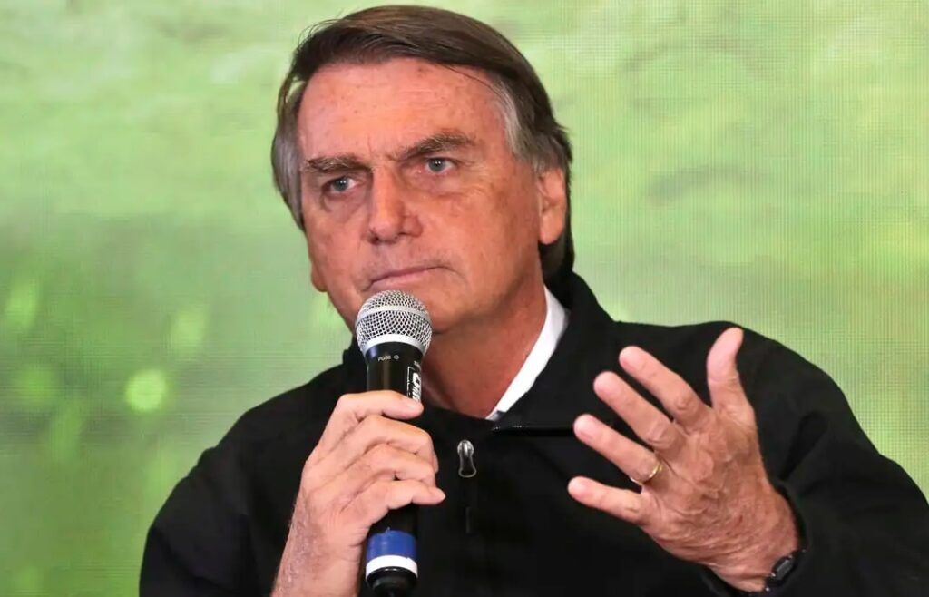 Bolsonaro violou tornozeleira eletrônica e tinha 'elevado risco de fuga'; veja decisão de Moraes