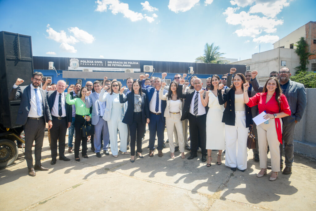 OAB-PE realiza ato em defesa de advogados