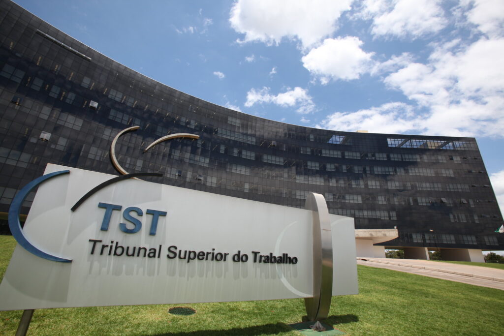 TST forma lista tríplice apenas com mulheres para vaga de ministra