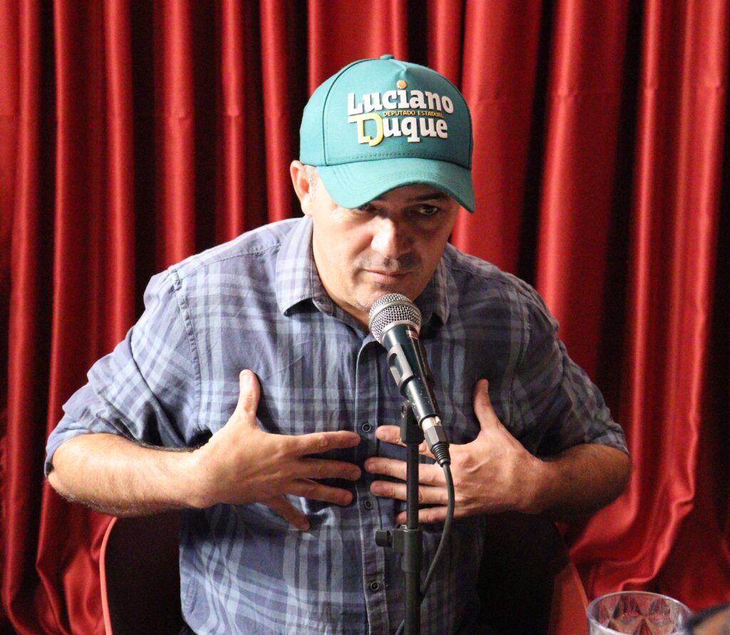 Vandinho revela rotina de andar com colete e escolta após graves denúncias