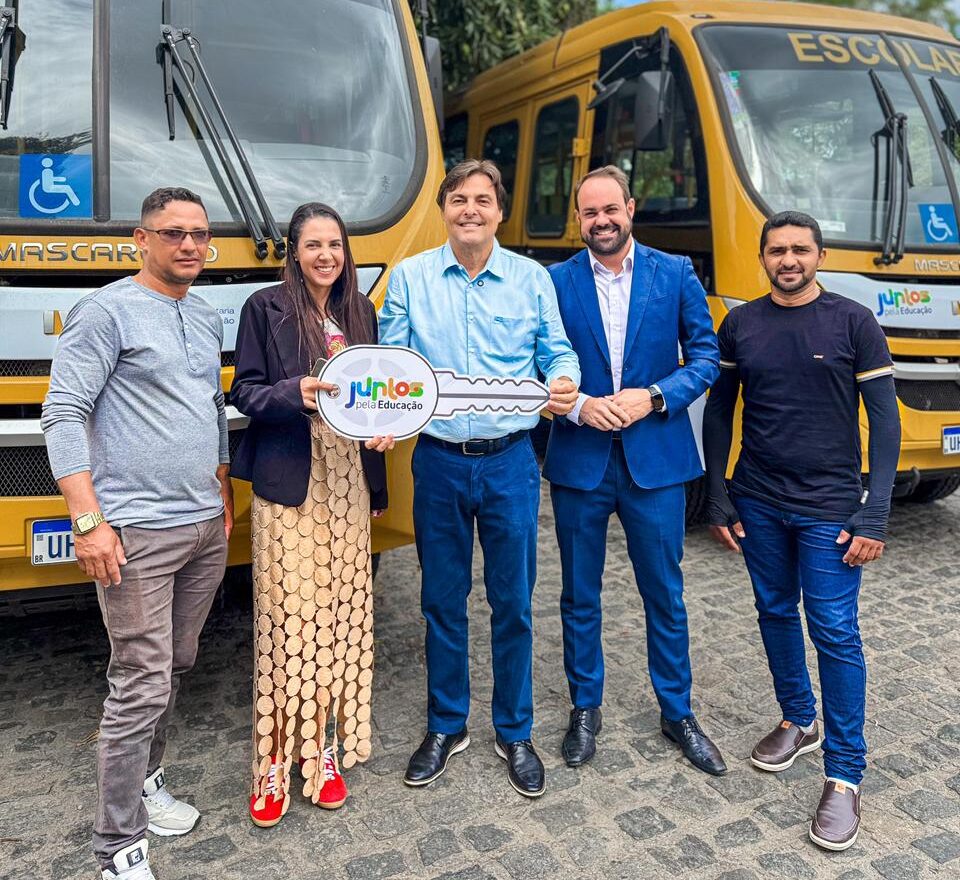 Marconi garante 2 novos ônibus escolares para Santa Filomena