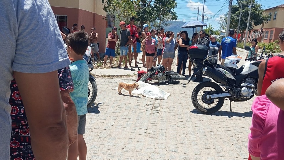 Homem morre após colidir moto em ônibus em Caruaru; vítima estava indo ao velório do irmão – Petrolândia Notícias