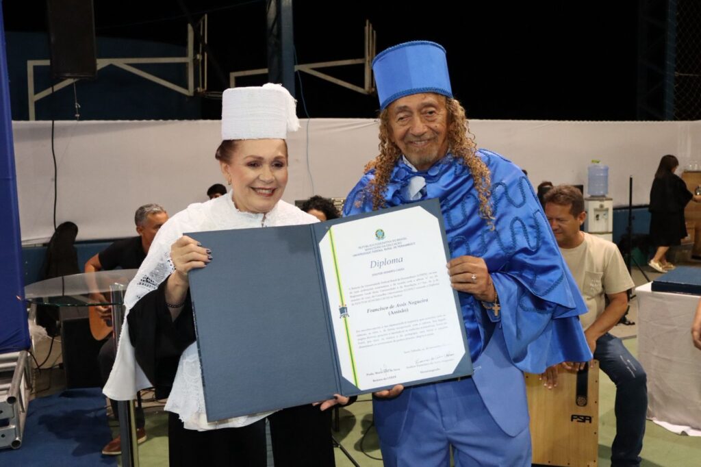 Assisão recebeu diploma de Doutor Honoris Causa pela UFRPE nesta 6ª