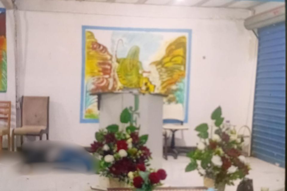 Homem é morto a tiros no altar de igreja em Jaboatão