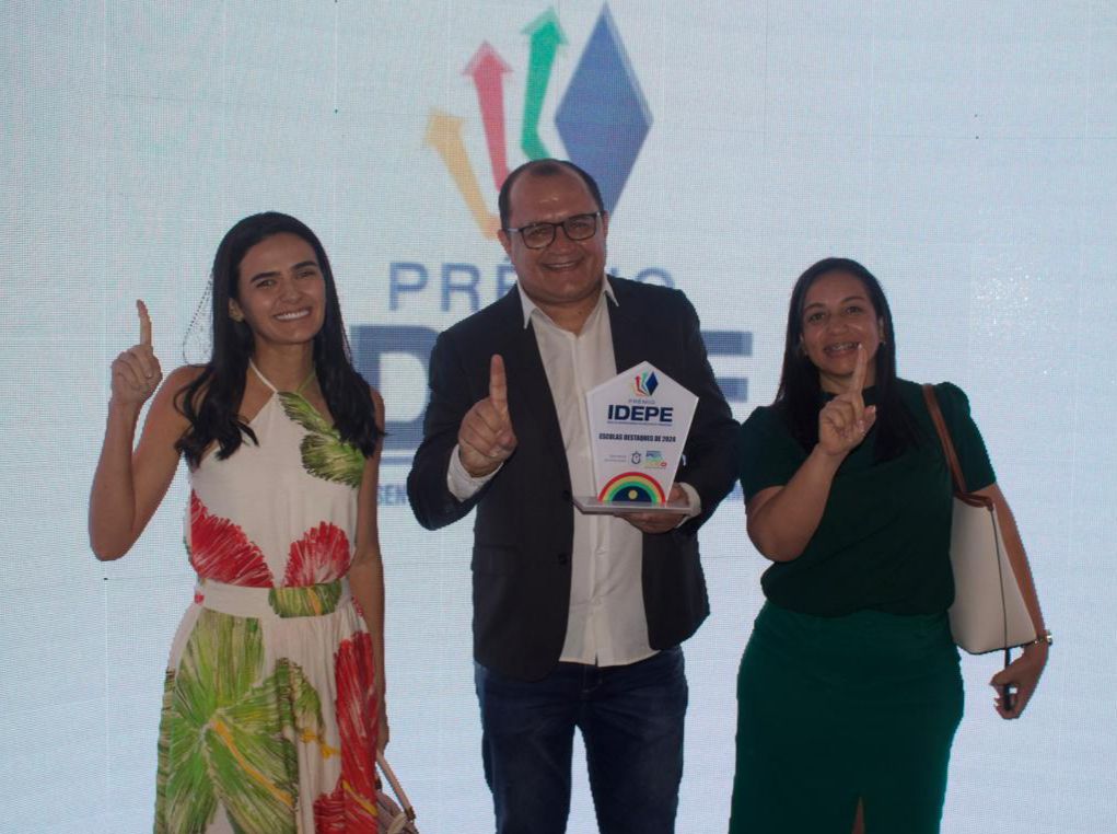 Edmar Jr. celebra 1º lugar do Idepe no Fundamental de Serra Talhada