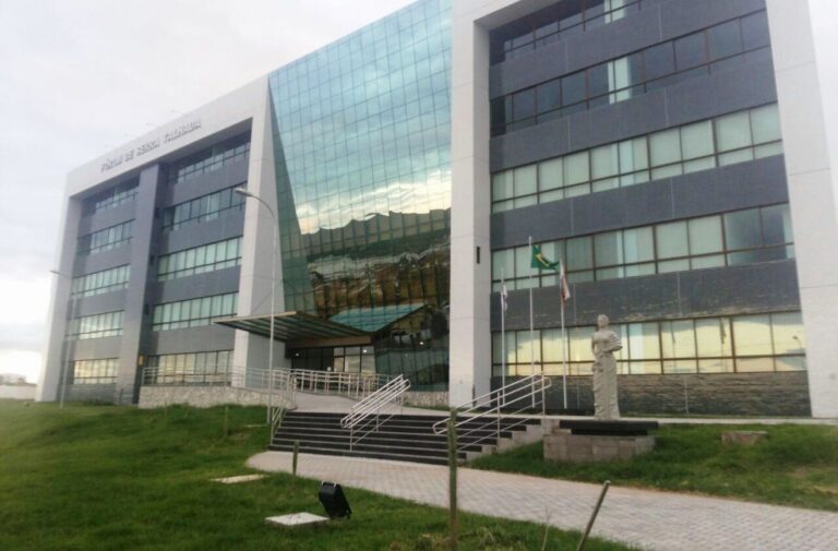 Após condenação por júri, família de vítima reage: "alegação mentirosa"