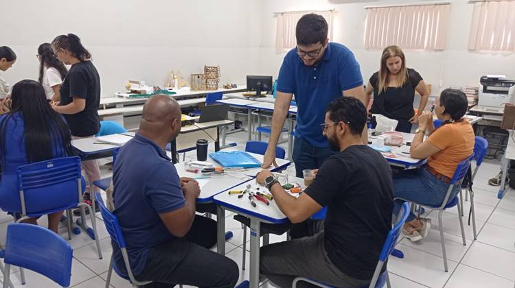 Professores de robótica da rede municipal de Juazeiro participam de formação