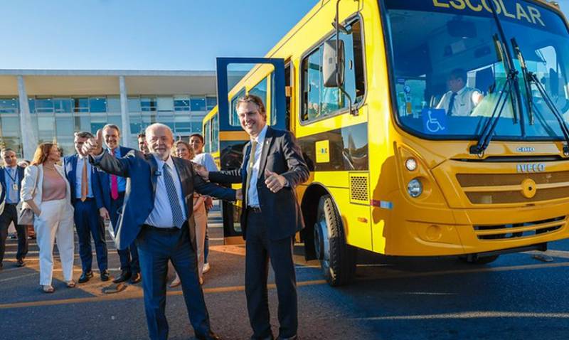 Governo sanciona transporte e alimentação para quem estuda em escolas federais e mora no campo
