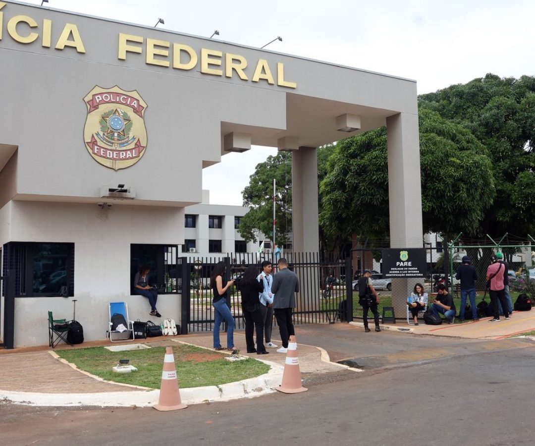 Remédios são levados para Bolsonaro, preso preventivamente em Brasília