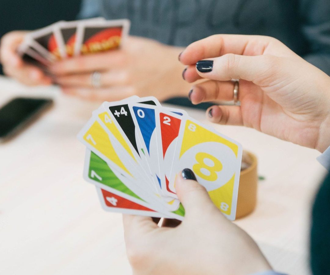 UNO, Perfil, Baralhos especiais e outros jogos de carta a partir de R$12 na Amazon