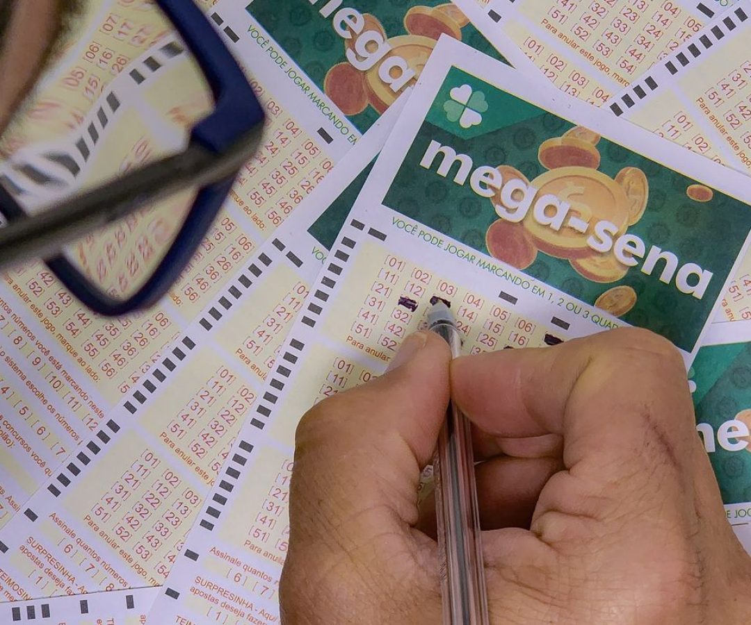 Mega-sena volta a acumular e pode pagar R$ 18 milhões na próxima terça