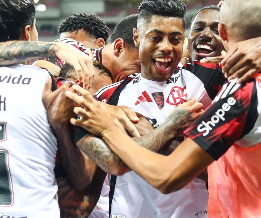 Flamengo goleia Sport e assume liderança do Campeonato Brasileiro