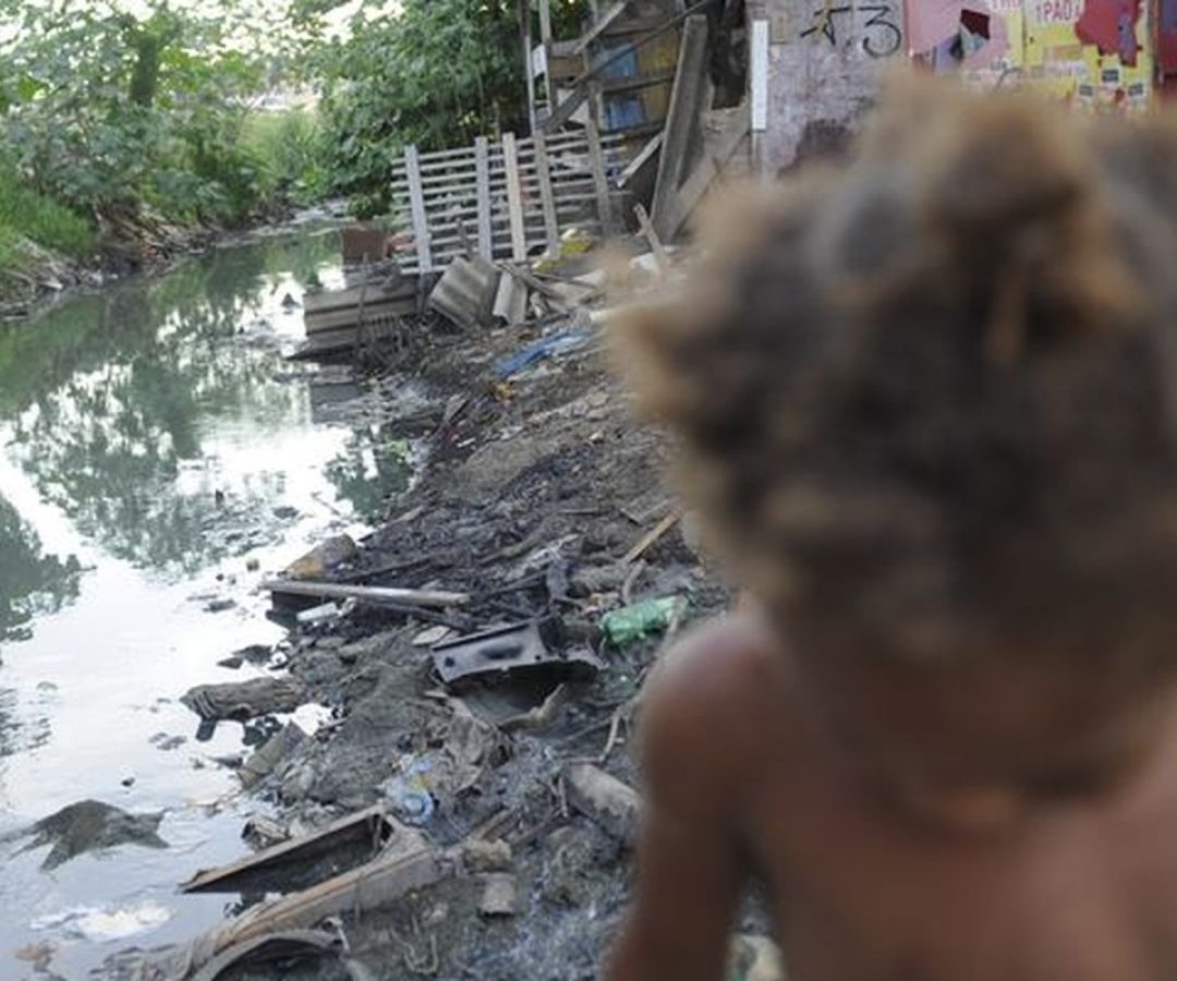 Unicef: mais de 400 milhões de criança vivem em privação severa