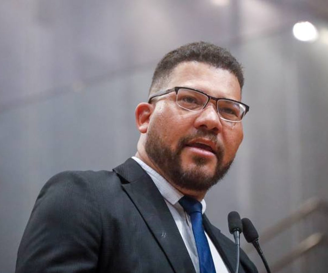 Da ala conservadora na Alepe, Abimael Santos parabeniza Lula por vetar linguagem neutra