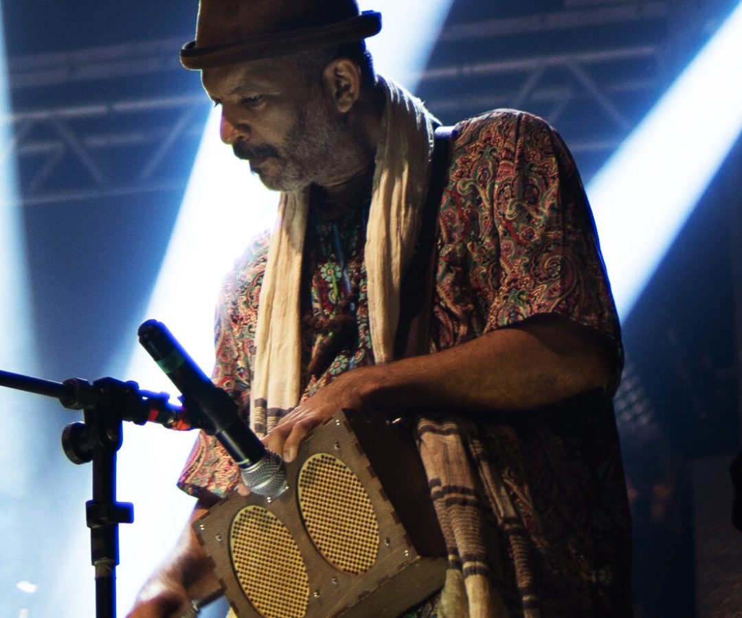 Cacau Arcoverde fez show de lançamento do 1º disco