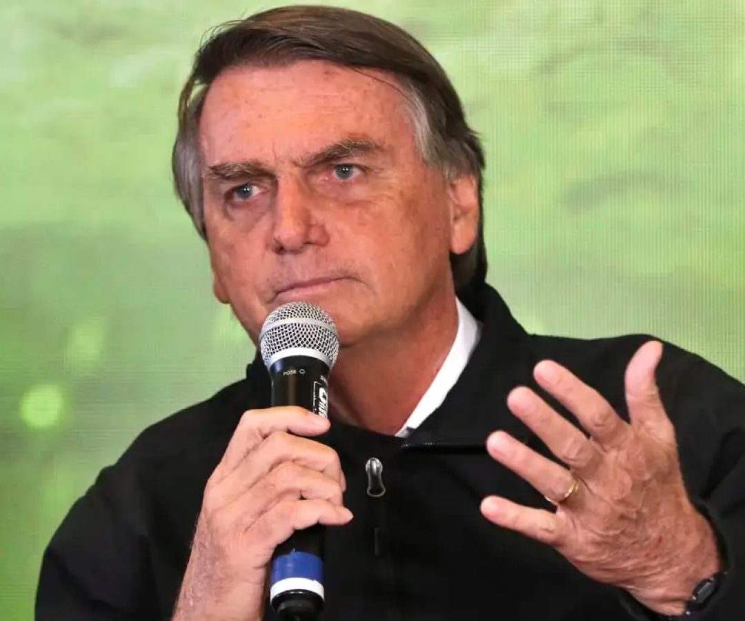 Bolsonaro violou tornozeleira eletrônica e tinha 'elevado risco de fuga'; veja decisão de Moraes