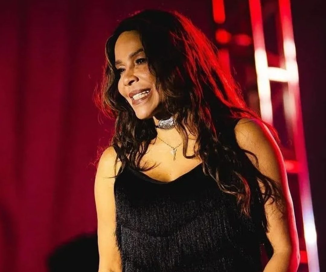 Silvânia Aquino anuncia saída da banda Calcinha Preta