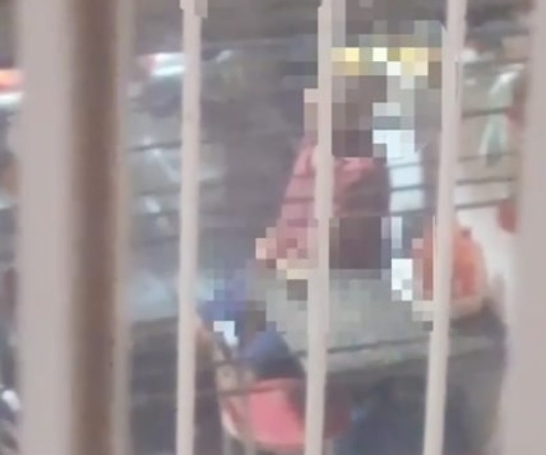 Homem é flagrado se masturbando em restaurante no Centro