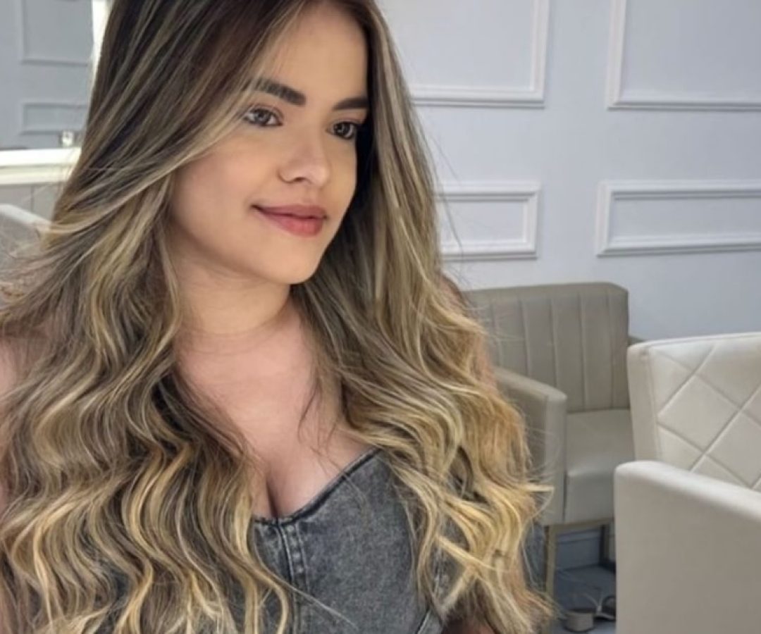 Jovem é morta a tiros e encontrada amarrada em casa