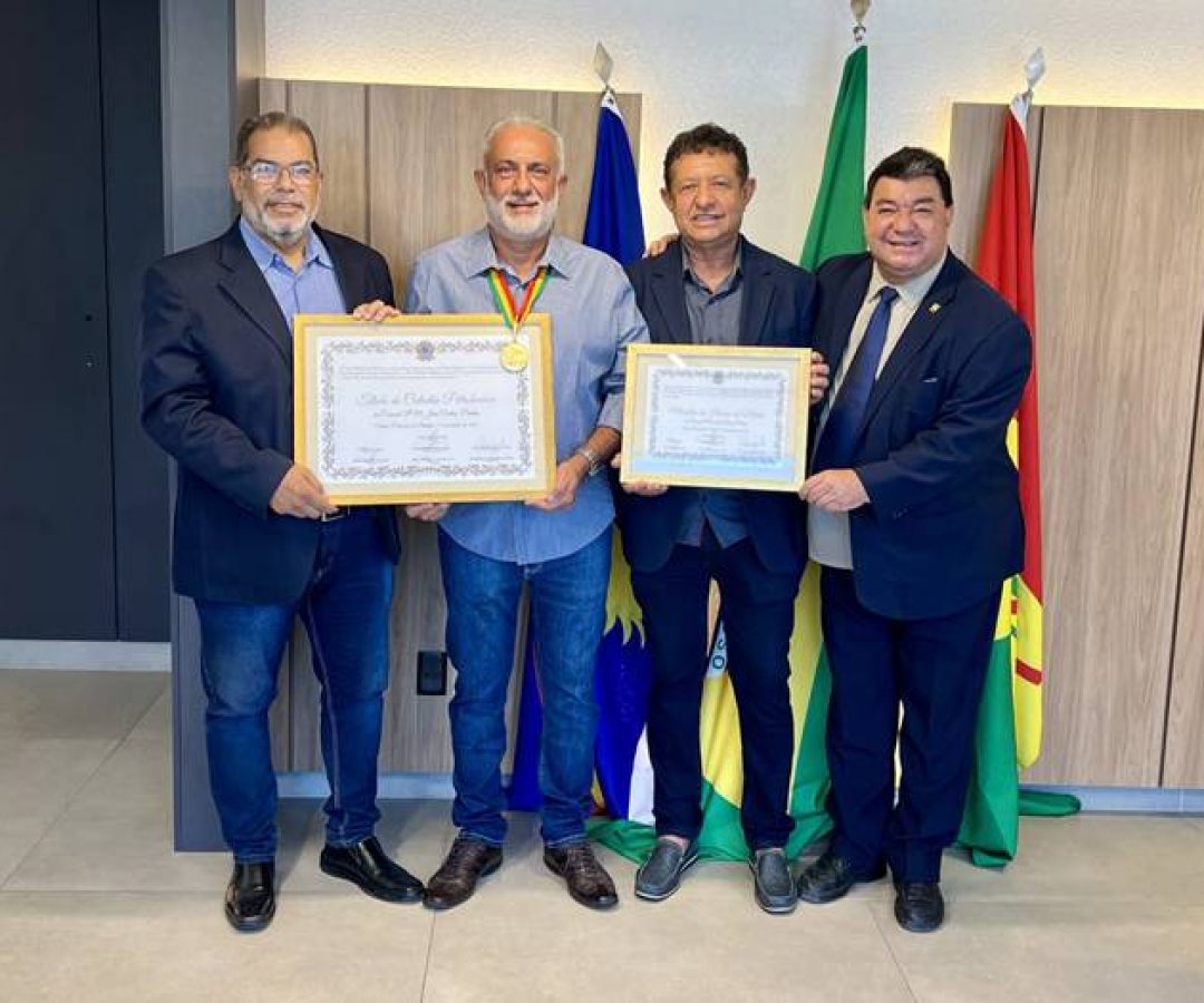 Após 10 anos, Coronel Carlos recebe Medalha Dom Malan e título de cidadão da Câmara de Petrolina