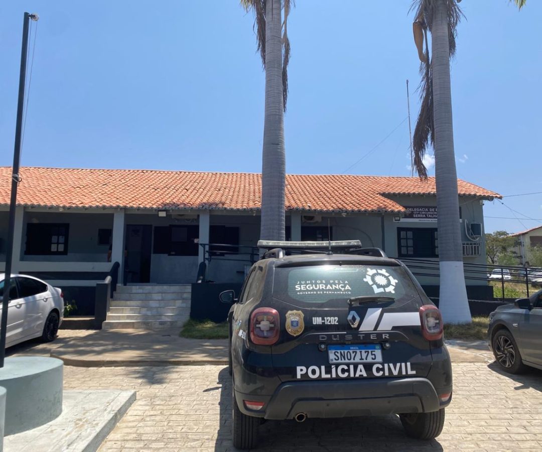 Usuário de drogas surta, tenta agredir a mãe e foge pelo telhado em ST