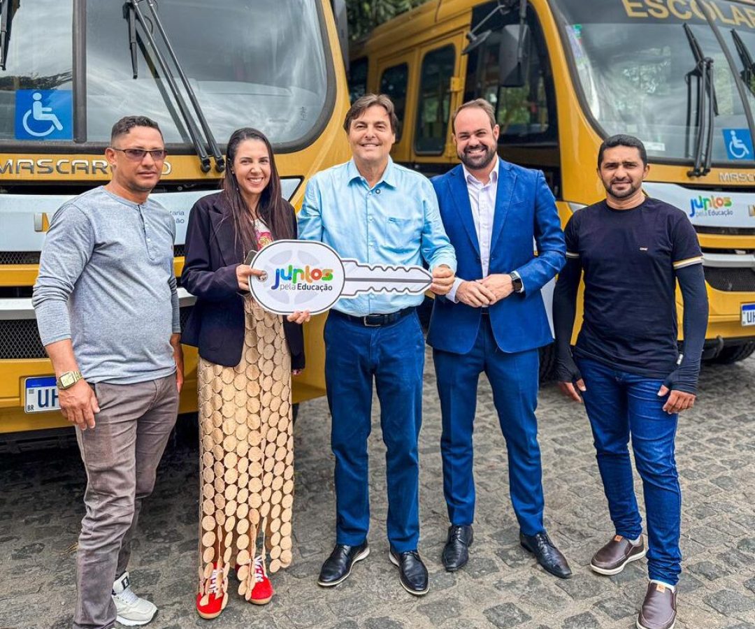 Marconi garante 2 novos ônibus escolares para Santa Filomena