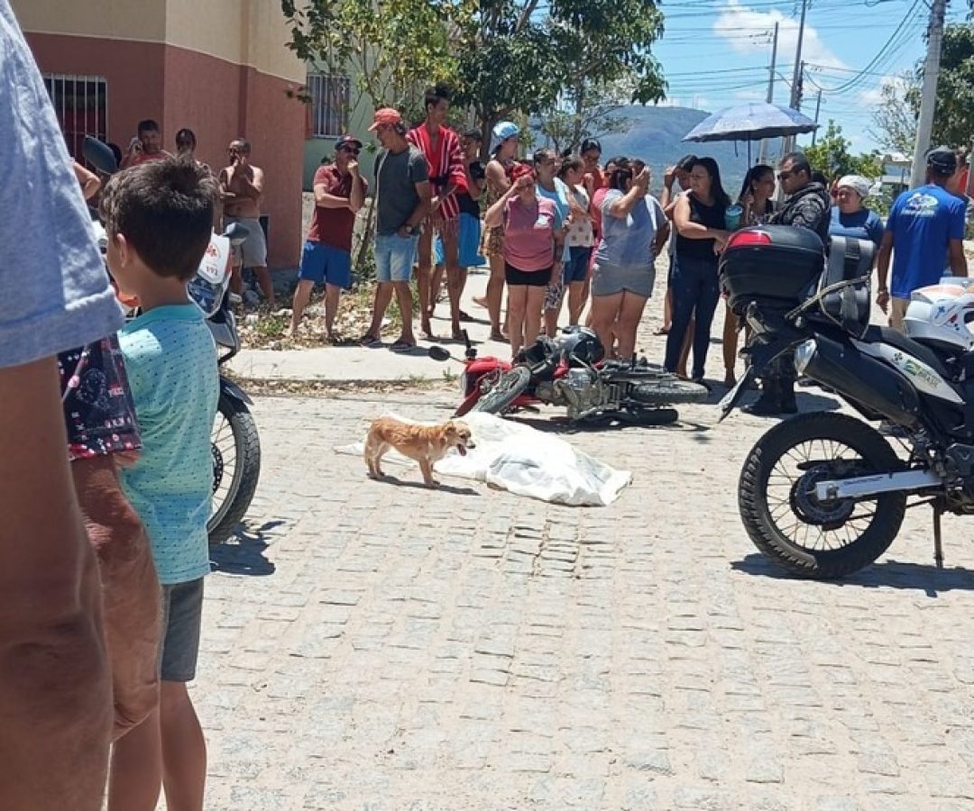 Homem morre após colidir moto em ônibus em Caruaru; vítima estava indo ao velório do irmão – Petrolândia Notícias