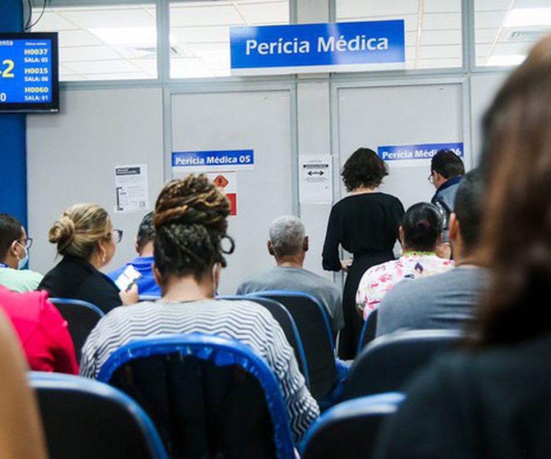 INSS cria comitê para reduzir fila de 2,8 milhões de pedidos
