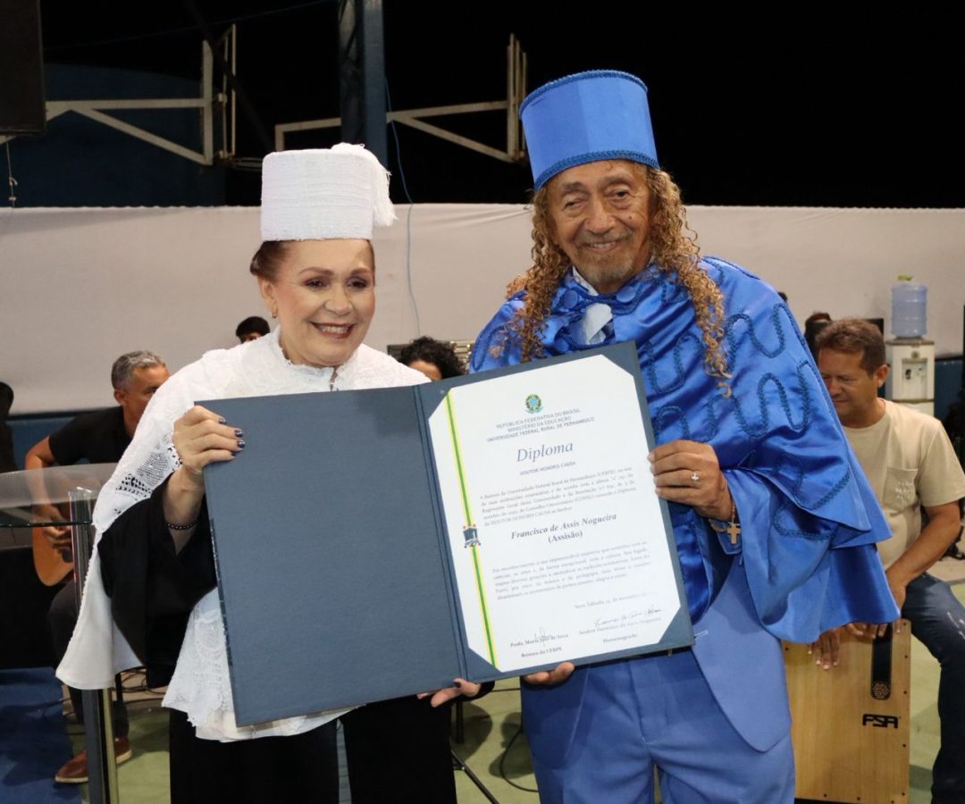 Assisão recebeu diploma de Doutor Honoris Causa pela UFRPE nesta 6ª