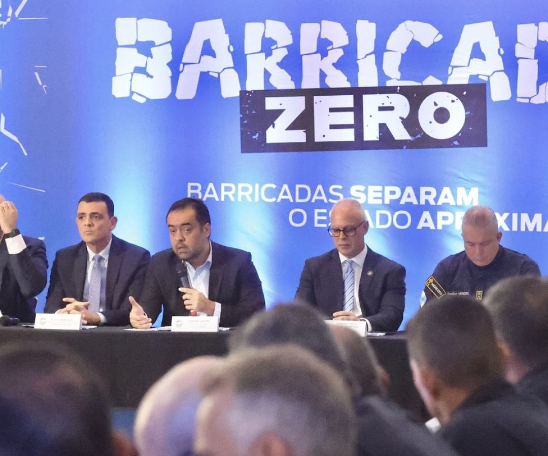 Governo fluminense anuncia plano para remover barricadas em 12 cidades