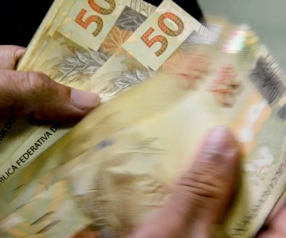 Mais de 152 mil trabalhadores poderão sacar a partir deste sábado (15)