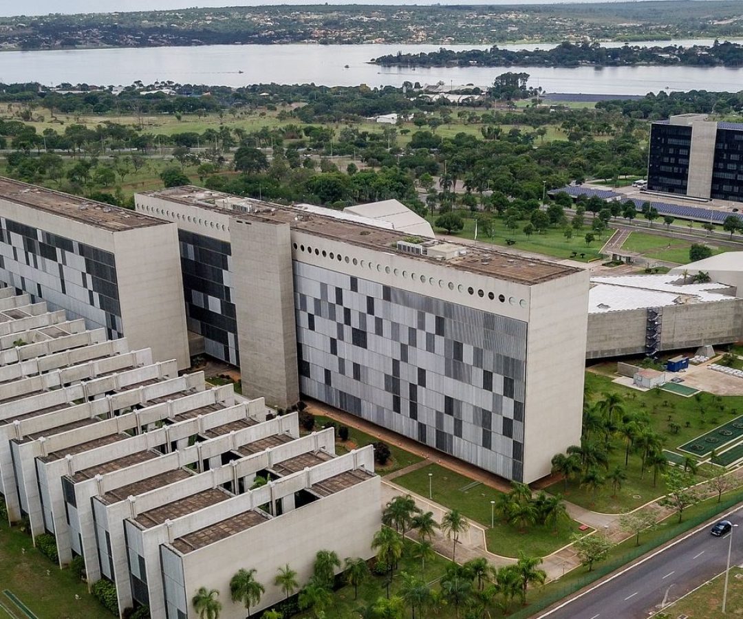 STJ proíbe Forças Armadas de afastar militares por transição de gênero