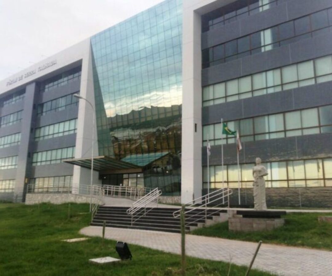 Após condenação por júri, família de vítima reage: "alegação mentirosa"