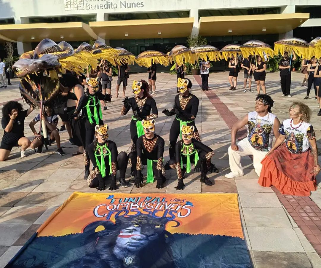 Ato na UFPA enterra simbolicamente combustíveis fósseis