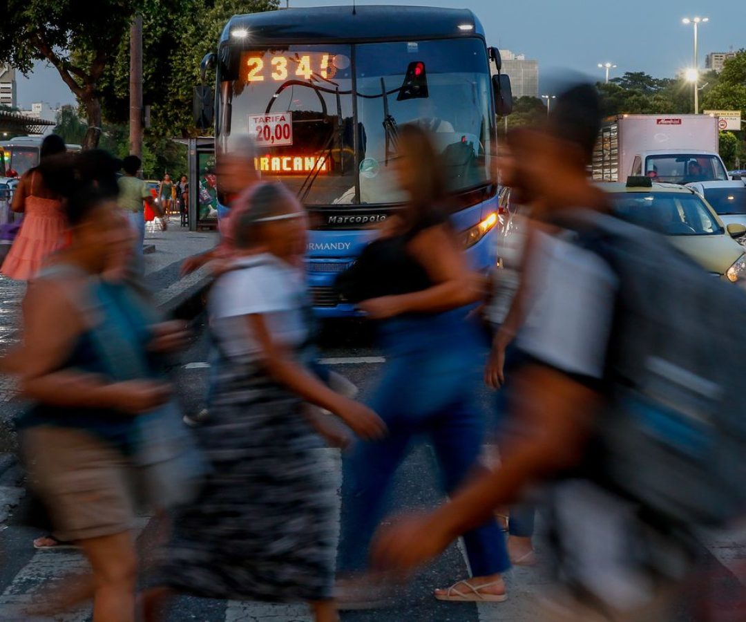 Empresas pagavam, em média, 15,8% mais a homens que a mulheres em 2023