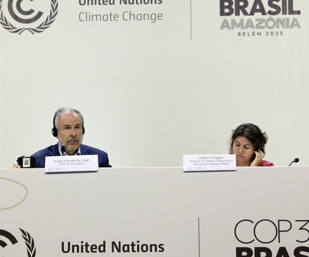Meta de adaptação climática gera impasse em negociações da COP30