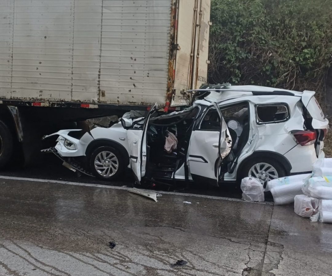 Colisão entre veículos deixa cinco feridos