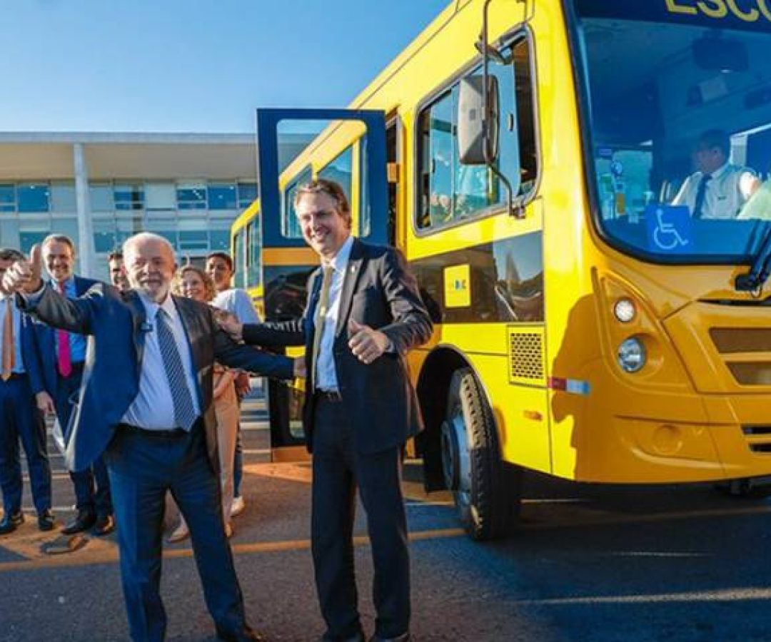 Governo sanciona transporte e alimentação para quem estuda em escolas federais e mora no campo