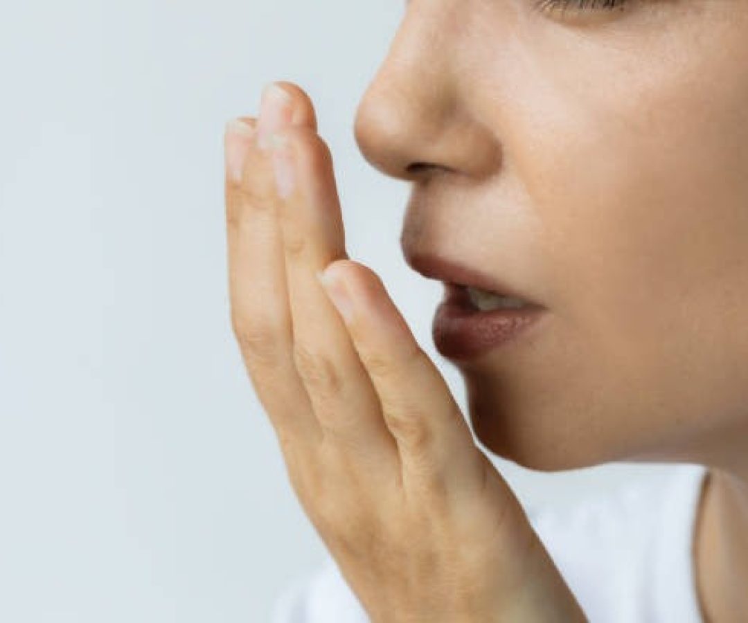 Higiene bucal adequada previne cáries, mau hálito e doenças sistêmicas