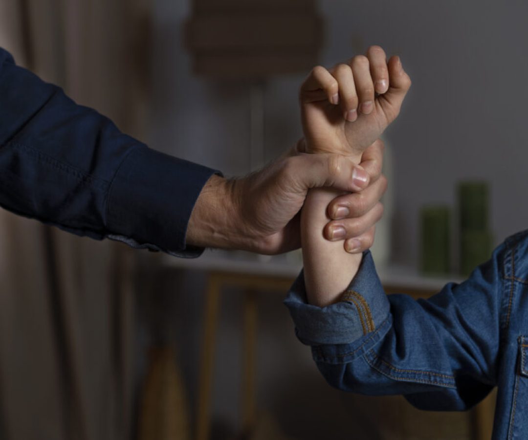 Homem agride companheira em festa de aniversário
